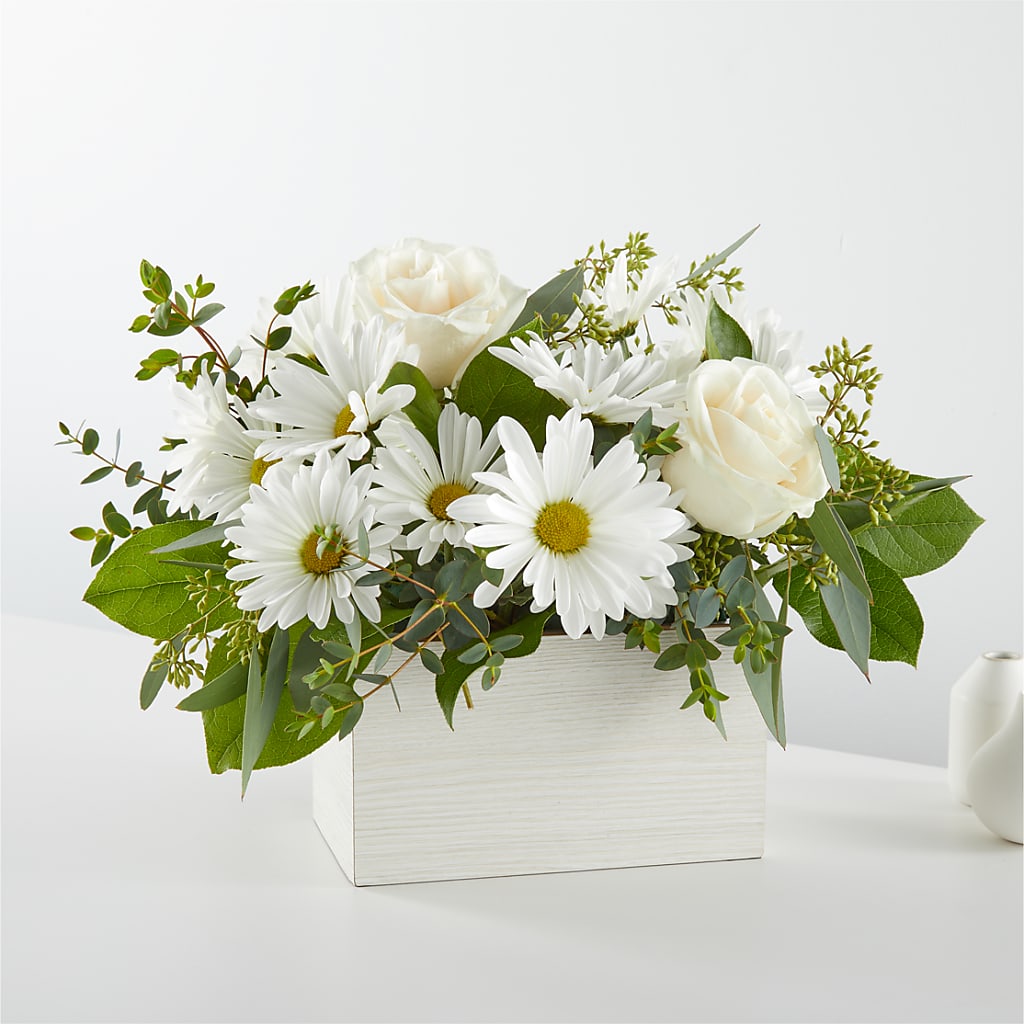 Fresh Linen Box Bouquet – HAYLEE FLOWERS & VARIETIES, Freeport NY