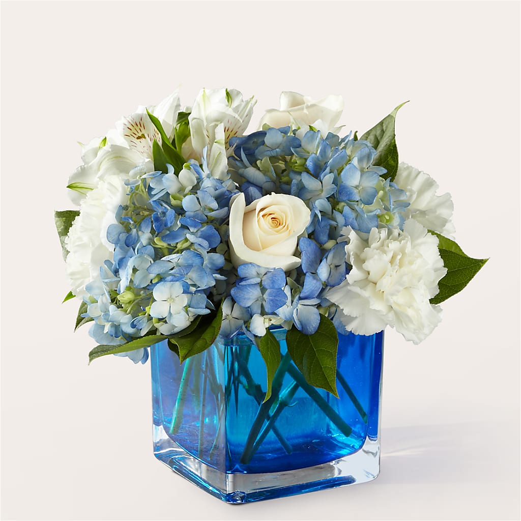 Soothing Waters Bouquet – HAYLEE FLOWERS & VARIETIES, Freeport NY