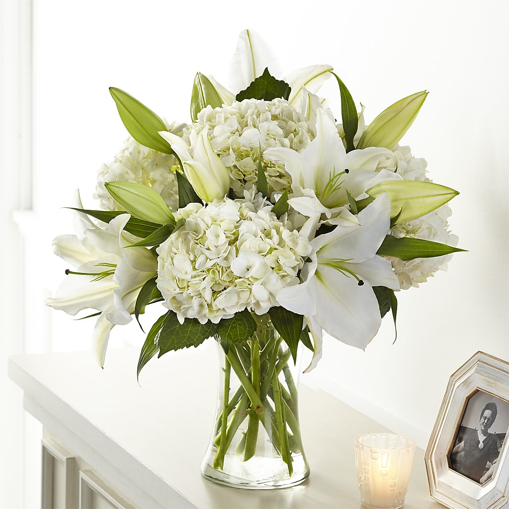 Compassionate Lily Bouquet – HAYLEE FLOWERS & VARIETIES, Freeport NY