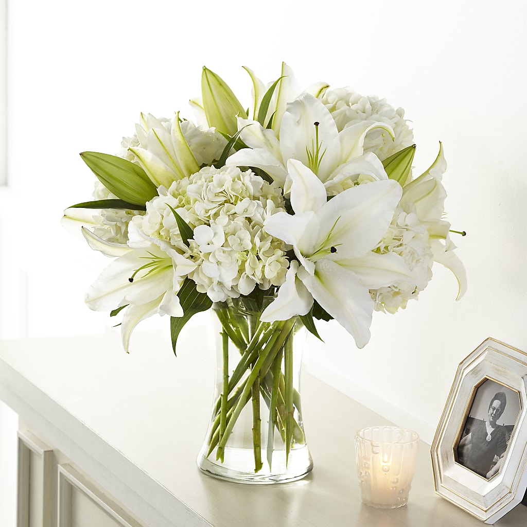 Compassionate Lily Bouquet – HAYLEE FLOWERS & VARIETIES, Freeport NY