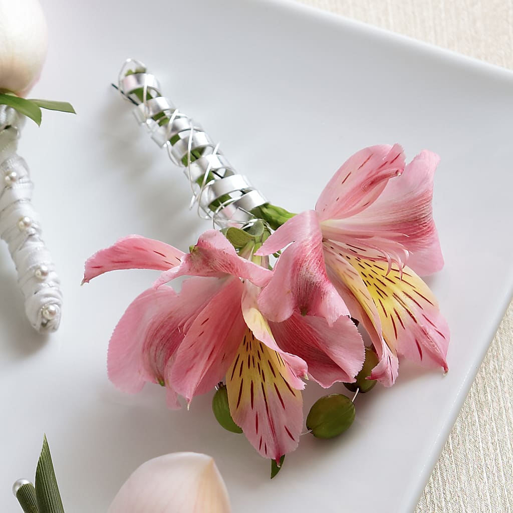 Pink Peruvian Lily Boutonniere – HAYLEE FLOWERS & VARIETIES, Freeport NY