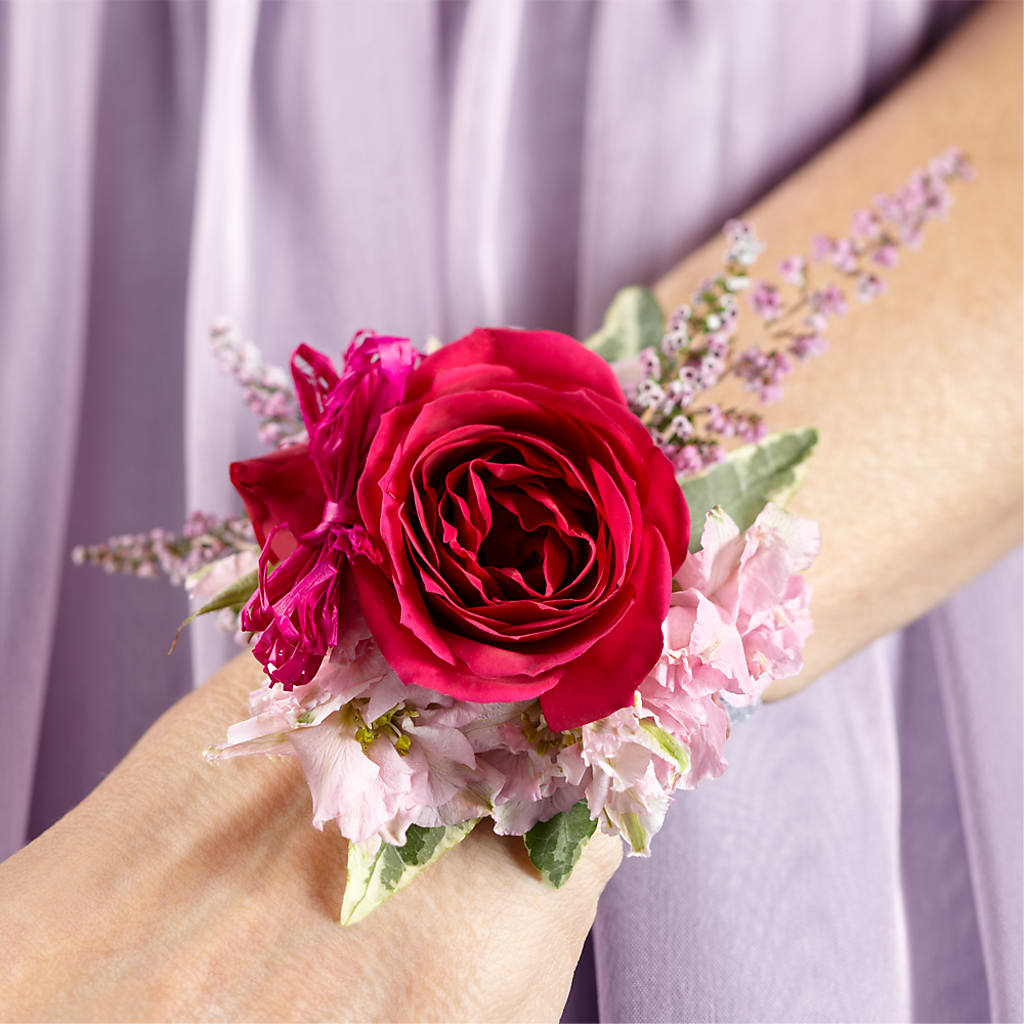 Rose Charm Corsage – HAYLEE FLOWERS & VARIETIES, Freeport NY