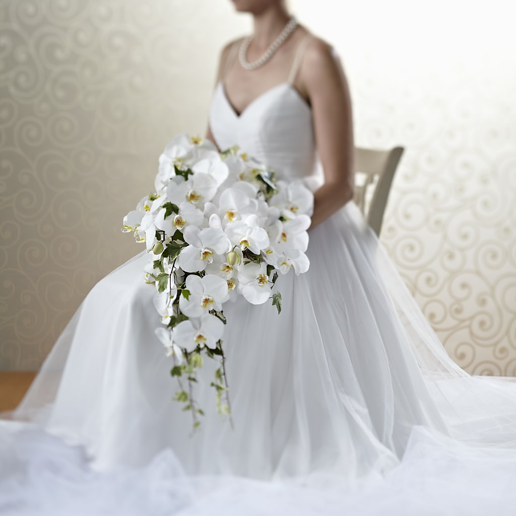 Classic White Bouquet – HAYLEE FLOWERS & VARIETIES, Freeport NY