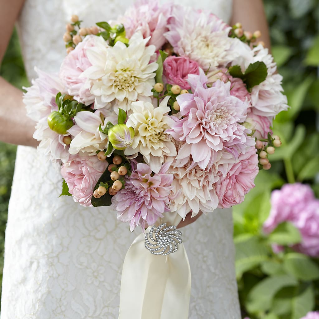 Heart's Promise Bouquet – HAYLEE FLOWERS & VARIETIES, Freeport NY