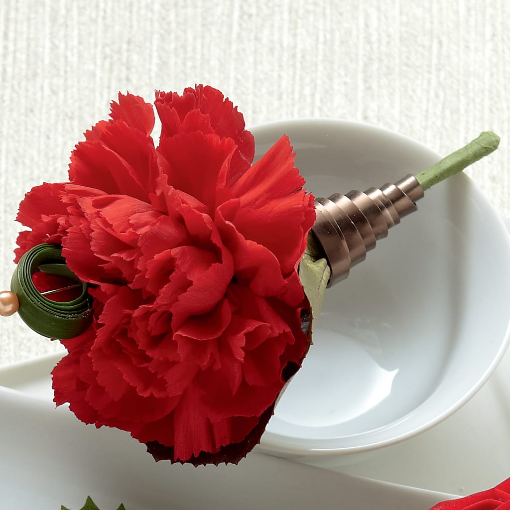Red Carnation Boutonniere – HAYLEE FLOWERS & VARIETIES, Freeport NY