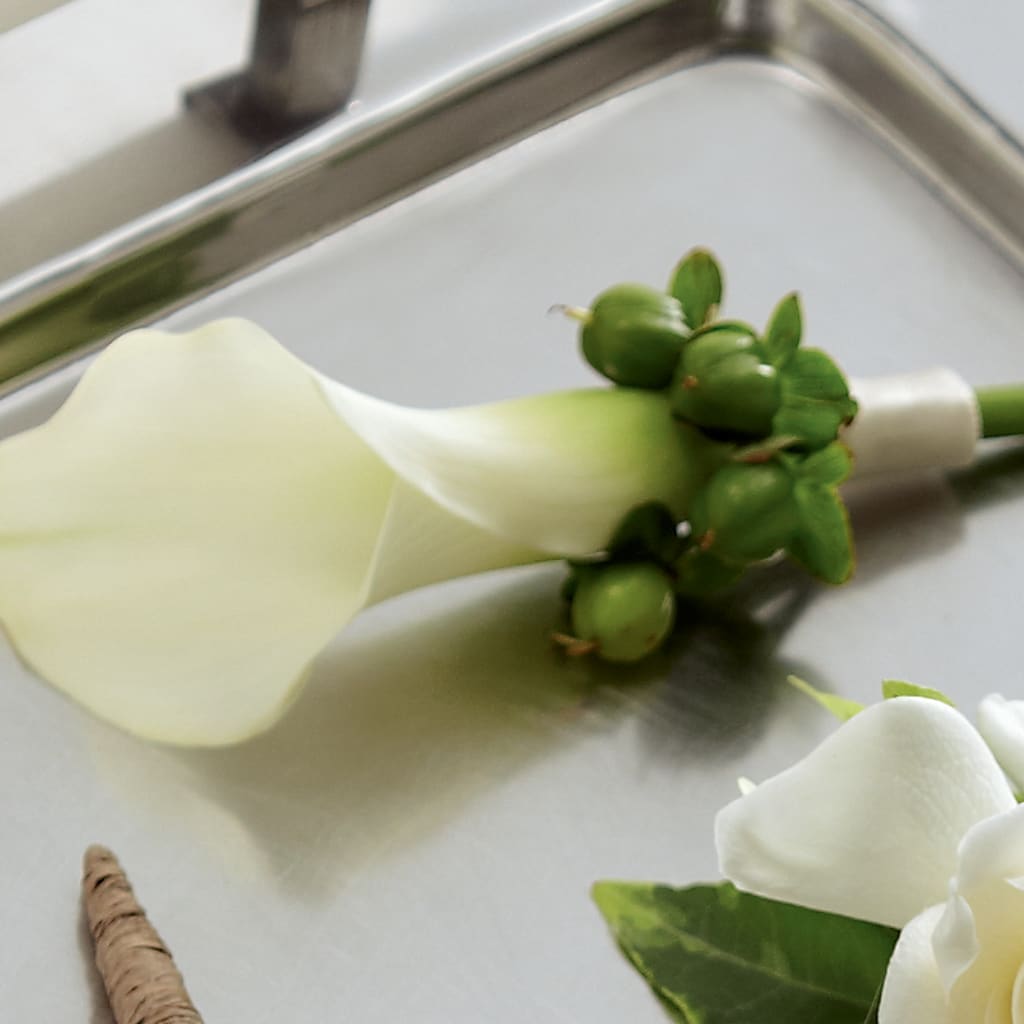 White Calla Boutonniere – HAYLEE FLOWERS & VARIETIES, Freeport NY