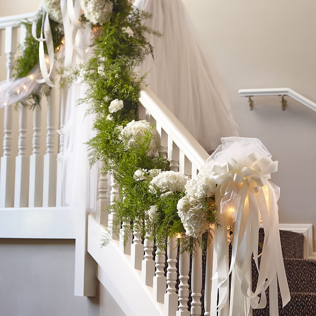 Champagne Dreams Garland – HAYLEE FLOWERS & VARIETIES, Freeport NY