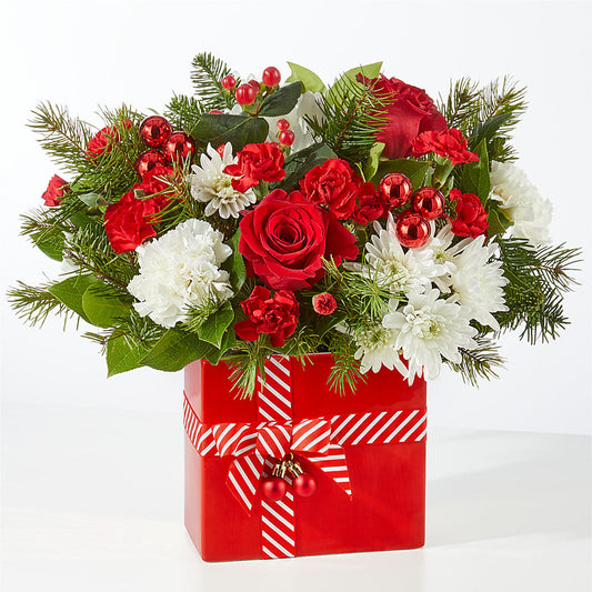 Presents Under the Tree Bouquet – HAYLEE FLOWERS & VARIETIES, Freeport NY