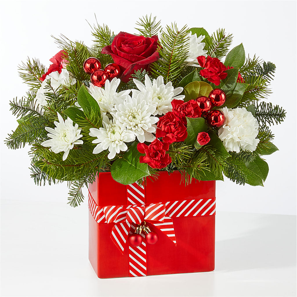 Presents Under the Tree Bouquet – HAYLEE FLOWERS & VARIETIES, Freeport NY