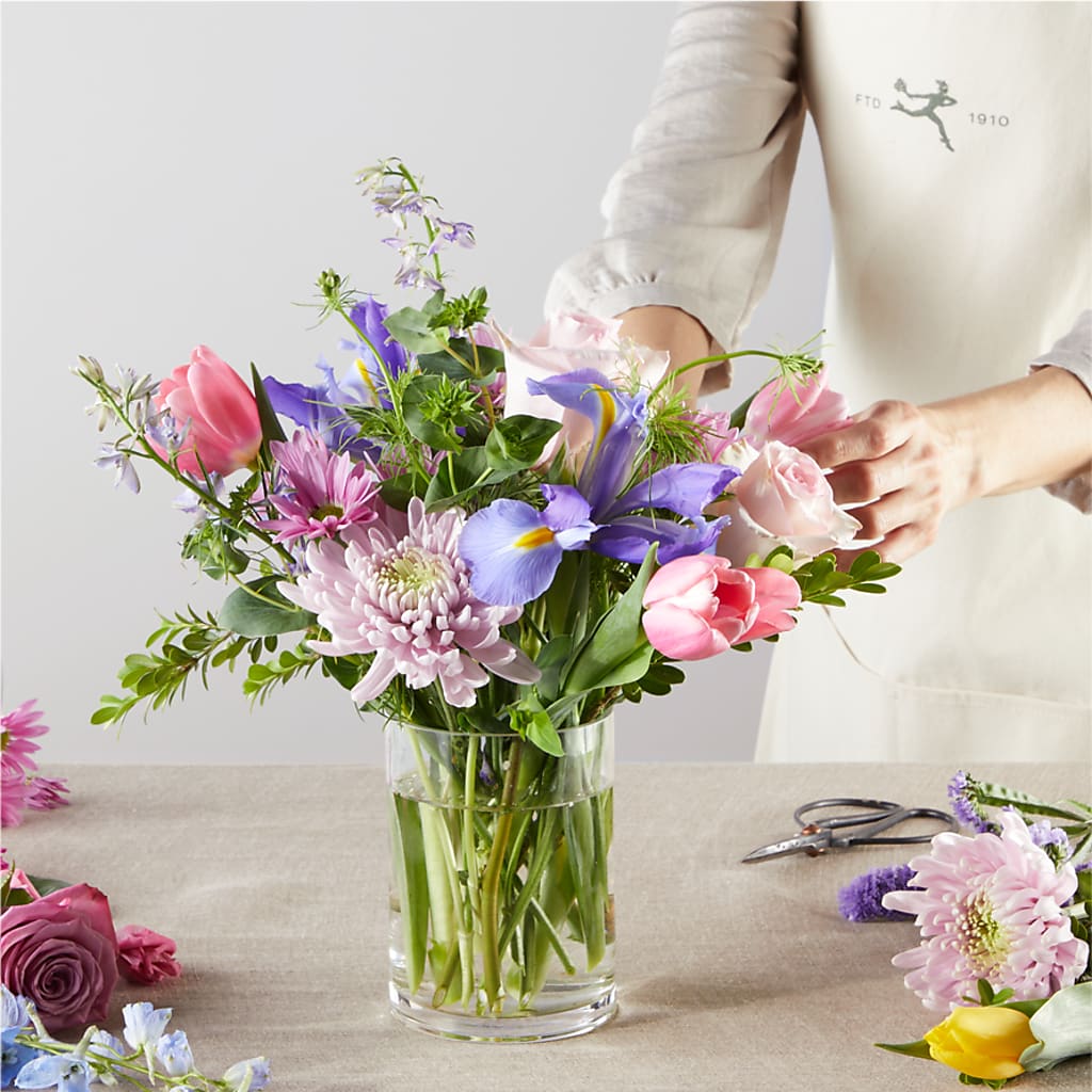 Pastel Tradition - A Florist Original – HAYLEE FLOWERS & VARIETIES, Freeport NY