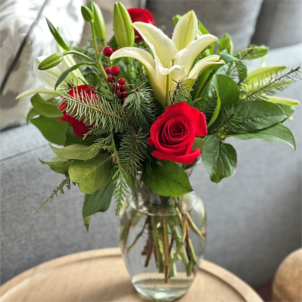 Sparkling Snowflakes Bouquet – HAYLEE FLOWERS & VARIETIES, Freeport NY