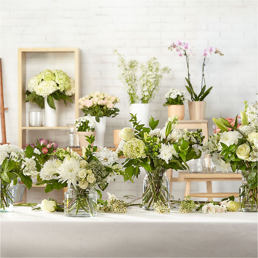 Classic Ivory – A Florist Original – HAYLEE FLOWERS & VARIETIES, Freeport NY