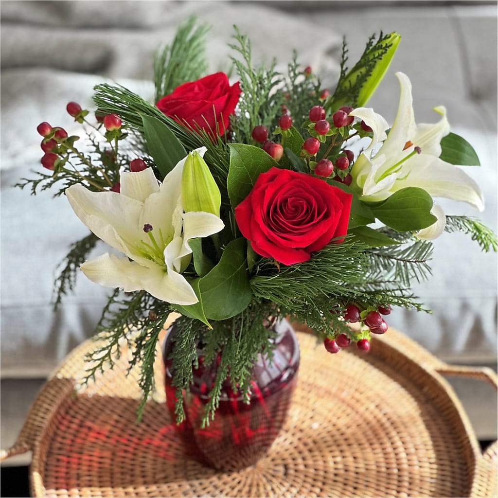 Evergreen Delight Bouquet – HAYLEE FLOWERS & VARIETIES, Freeport NY