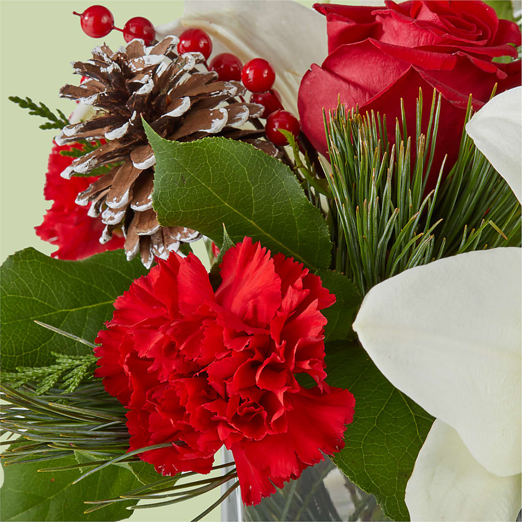 Glistening Icicles Bouquet – HAYLEE FLOWERS & VARIETIES, Freeport NY