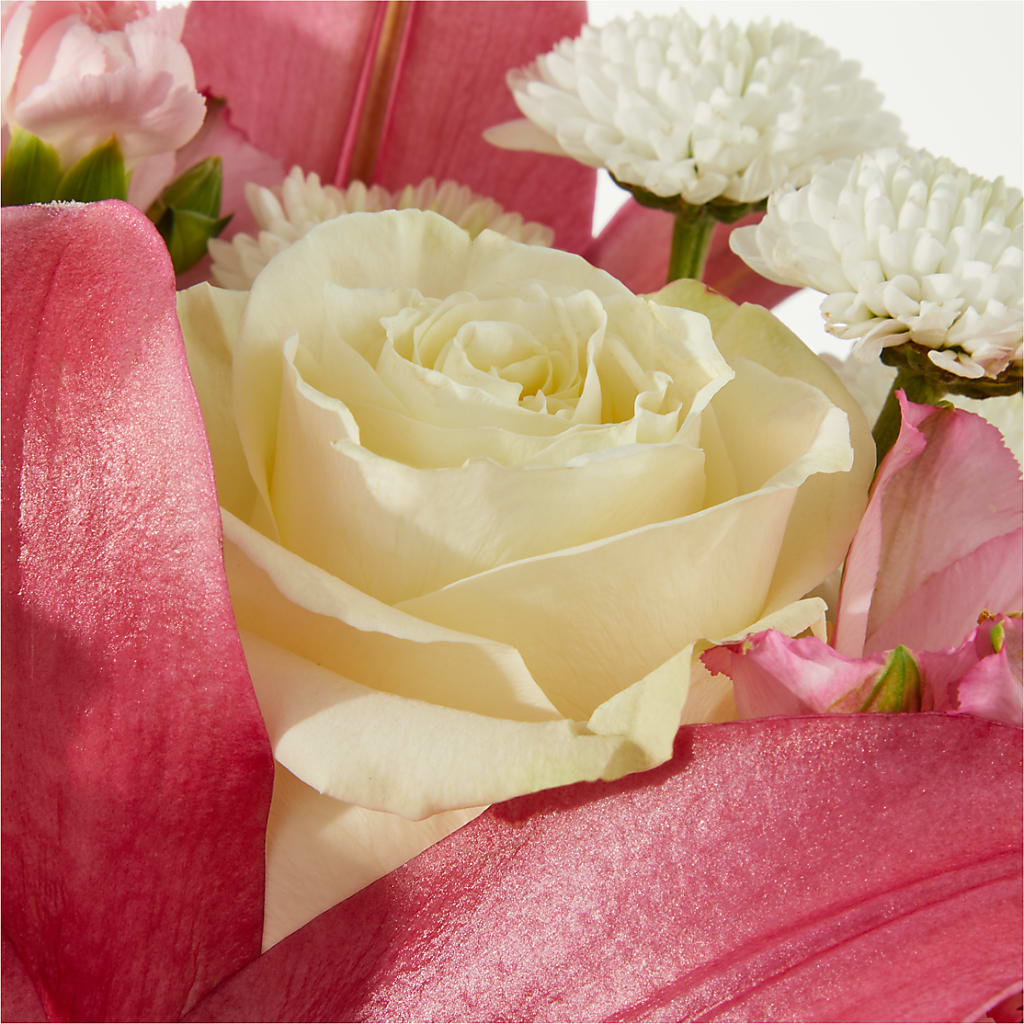 Piece of Cake Bouquet – HAYLEE FLOWERS & VARIETIES, Freeport NY