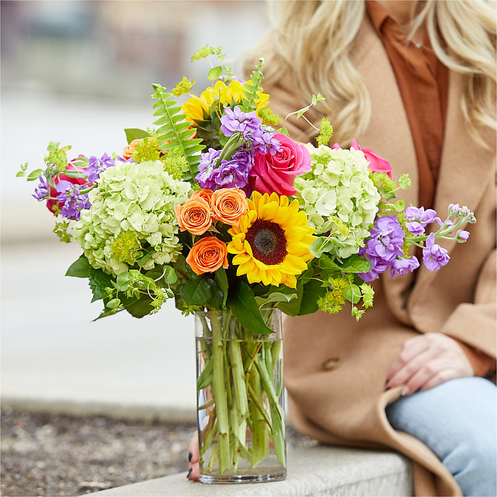 Vibrant Greetings Bouquet – HAYLEE FLOWERS & VARIETIES, Freeport NY