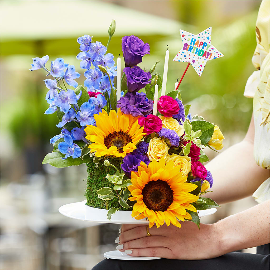 Star of the Day Floral Cake – HAYLEE FLOWERS & VARIETIES, Freeport NY